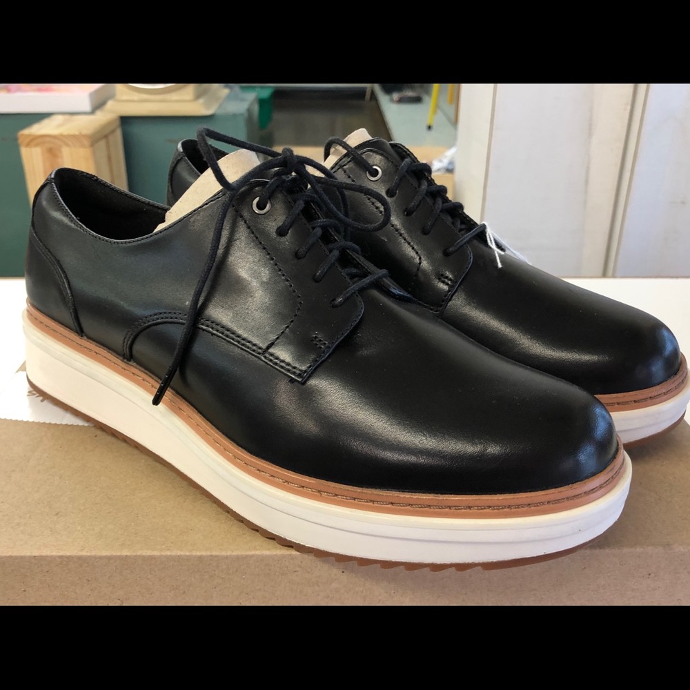 New with box, size 10 CLARKS